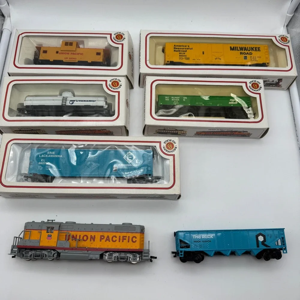 HO Scale Model‎ Train Lot Union Pacific Diesel Locomotive Freight Cars 7pc Set